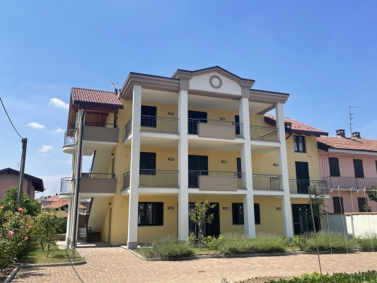 SANTHIA': Alloggio in villa trifamigliare