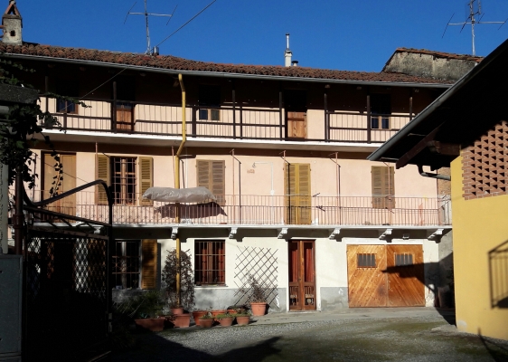 ROPPOLO: Casa indipendente ristrutturata