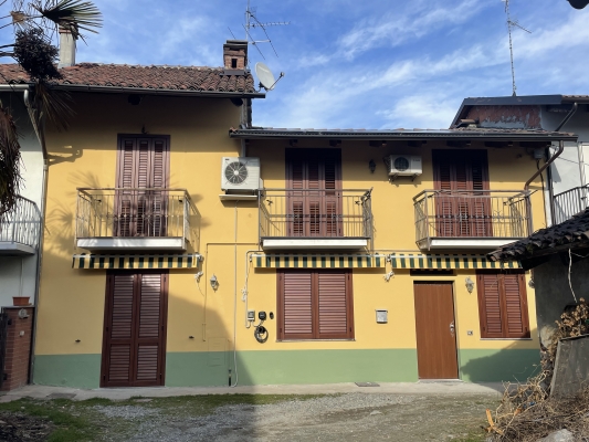 TRONZANO: Casa a schiera ristrutturata